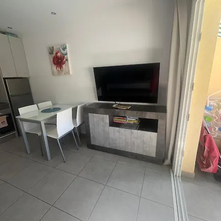 Апартаменты Lovely Sunny -emanuela Mareverde Адехе